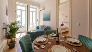 Dining - Duques 2BDR w/AC near historic town by LovelyStay (Porto)