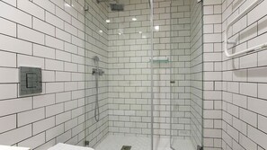 Hair dryer, towels - Duques 2BDR w/AC near historic town by LovelyStay (Porto)