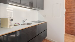 Fridge, microwave, oven, stovetop - Gold Oporto Home River Front - Ribeira (Vila Nova de Gaia)