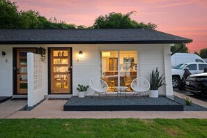 Exterior - Zilker Haus Bungalow, Walk to Zilker (Austin)