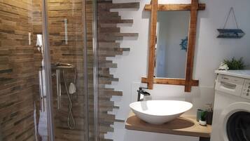 Shower, hair dryer, towels, toilet paper