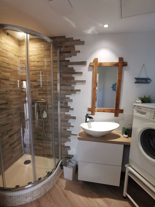 Shower, hair dryer, towels, toilet paper