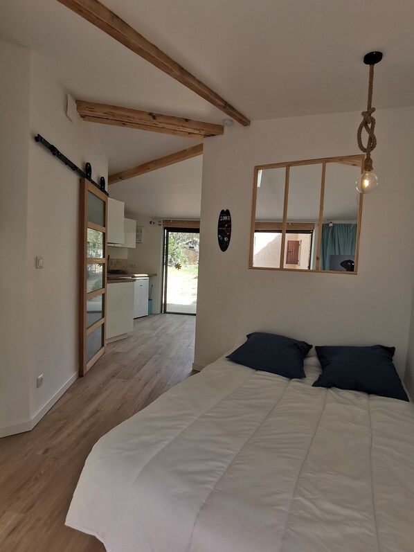 1 غرفة نوم وسرير سفر وواي فاي مجانًا وملاءات أسرّة