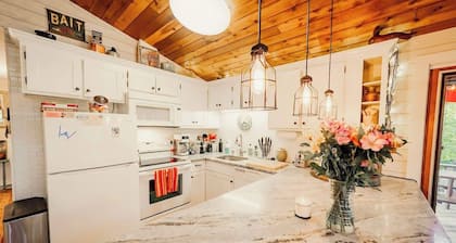 Catskill Chalet: Hunter Mtn Hideaway w/Hot Tub