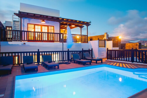 Fabulous 6 bed- Luxury Villa - Great location - Great Views - Heated Pool 