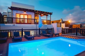 Pool - Villa Vista Reina | 6 Bedroom Villa with Private Pool in Playa Blanca (Playa Blanca)