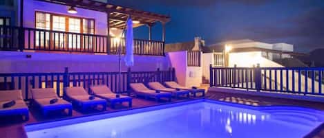 Outdoor pool, a heated pool