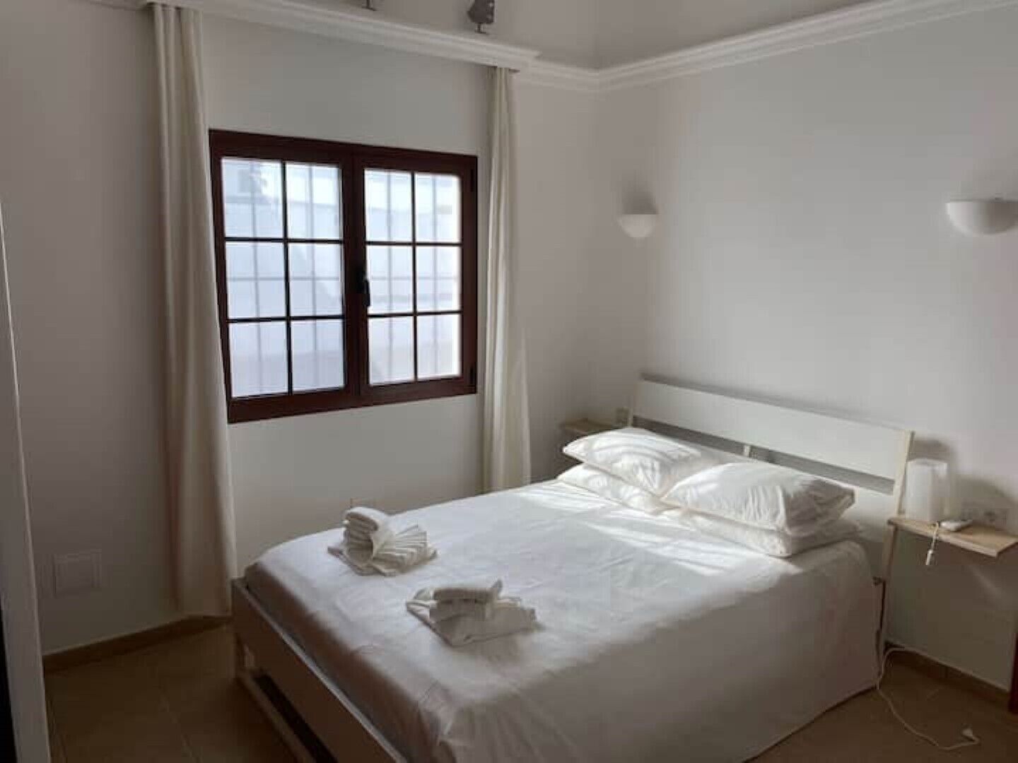 2 Schlafzimmer, Schreibtisch, Bügeleisen/Bügelbrett, Reisekinderbett