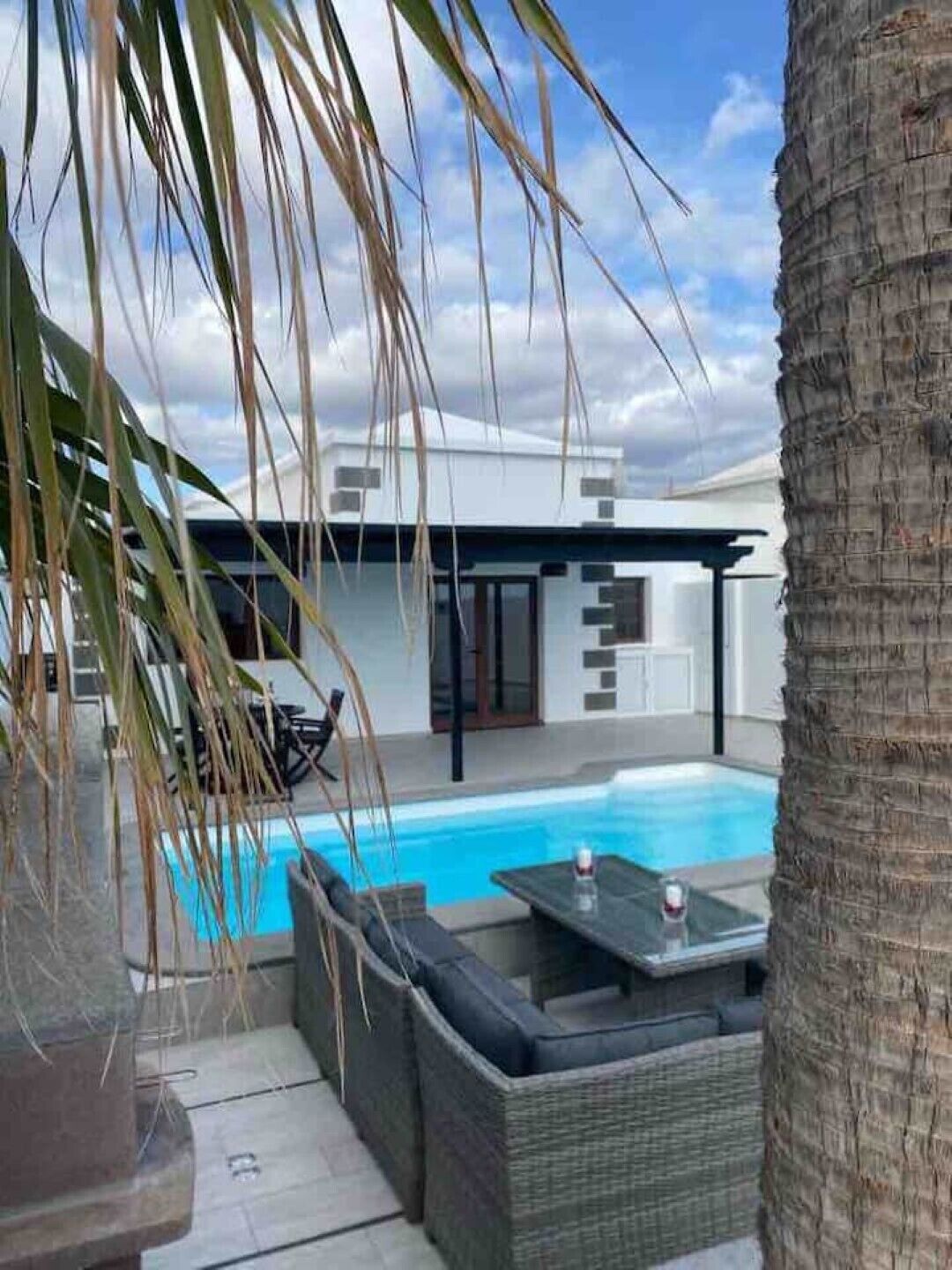 حمّام سباحة خارجي، حمّام سباحة مُدفَّأ