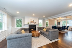 Interior - Boston`s Luxury Home: Pet-Friendly, 4BR, Sleeps 10 (Waltham)