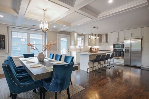 Boston`s Luxury Home: Pet-Friendly, 4BR, Sleeps 10