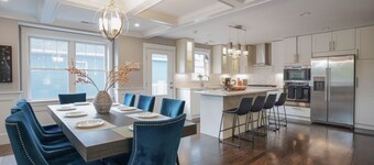 Boston`s Luxury Home: Pet-Friendly, 4BR, Sleeps 10