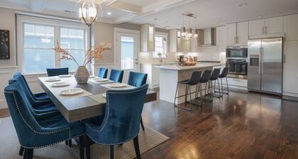 Boston`s Luxury Home: Pet-Friendly, 4BR, Sleeps 10