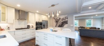 Boston`s Luxury Home: Pet-Friendly, 4BR, Sleeps 10