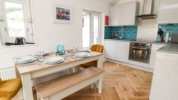 Cottage | Private kitchen | Fridge, microwave, dishwasher, electric kettle