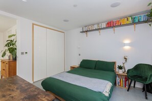 1 quarto, berço de viagem, acesso à internet