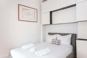 1 chambre, fer et planche à repasser, accès Internet, draps fournis
