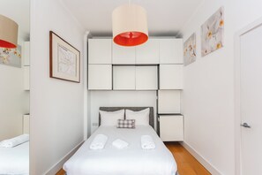1 chambre, fer et planche à repasser, accès Internet, draps fournis