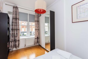 1 bedroom, iron/ironing board, Internet, bed sheets - Chic 1BD Flat in the Vibrant Heart of Camden (London)