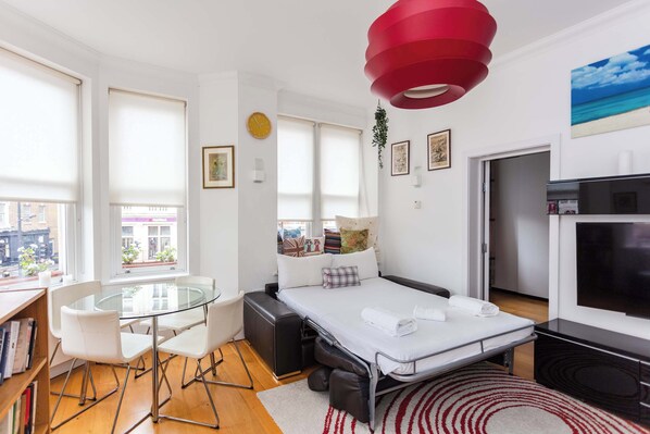 1 bedroom, iron/ironing board, Internet, bed sheets