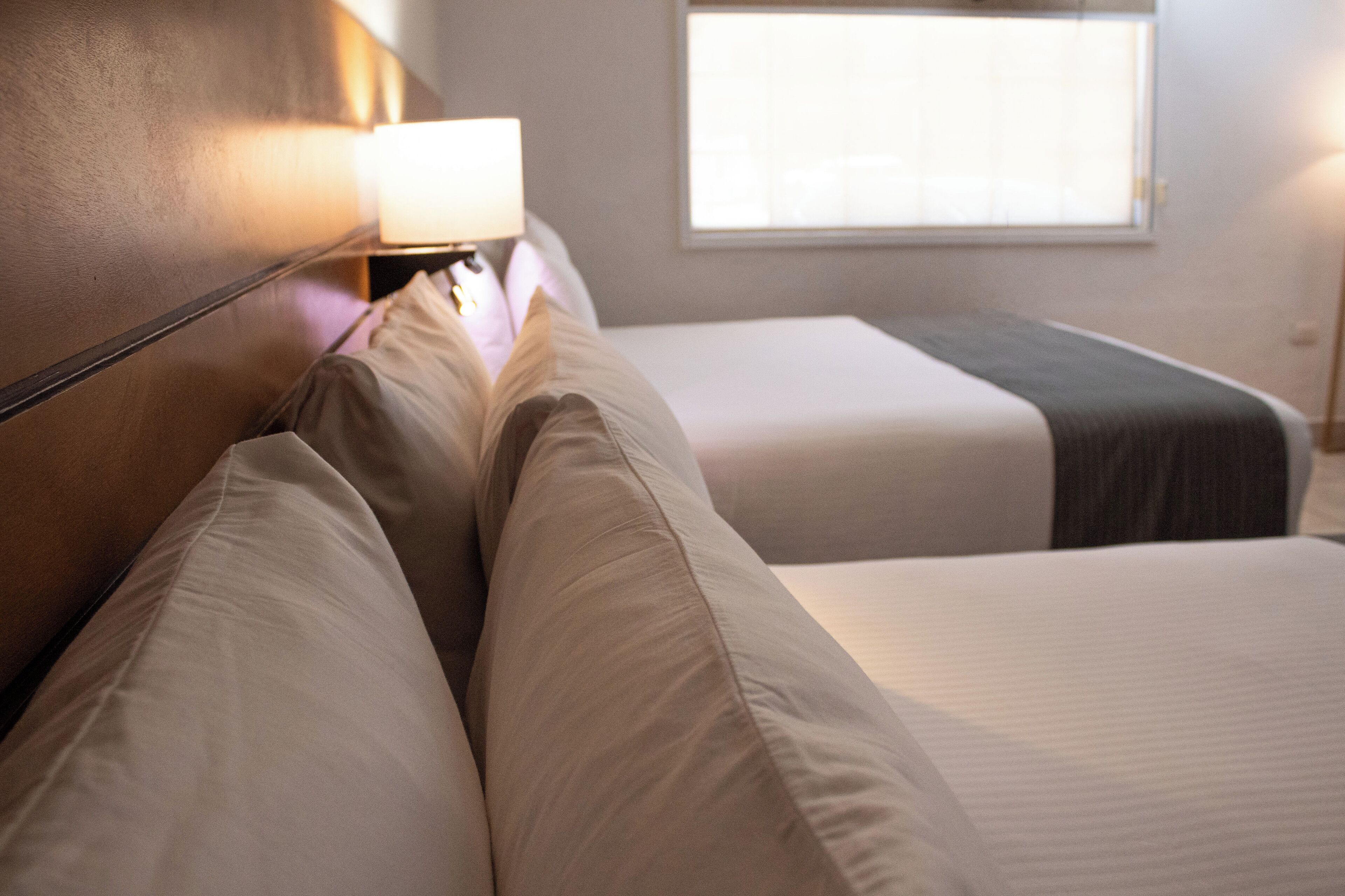 Habitación doble Deluxe | Ropa de cama de alta calidad y escritorio 