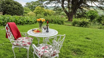 Cottage | Property grounds