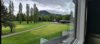 Cozy condo on Glacier View Golf Course, 1 mi to Glacier National Park