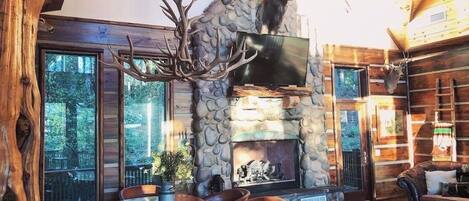 Téléviseur connecté, foyer, livres