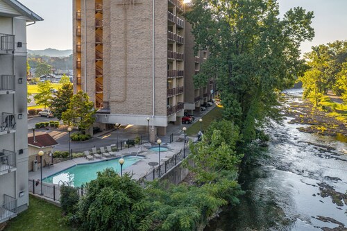 Spring and Summer Dates Available - Discounted Rates - Cedar Lodge