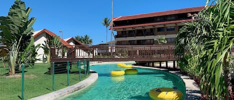 2 piscinas externas