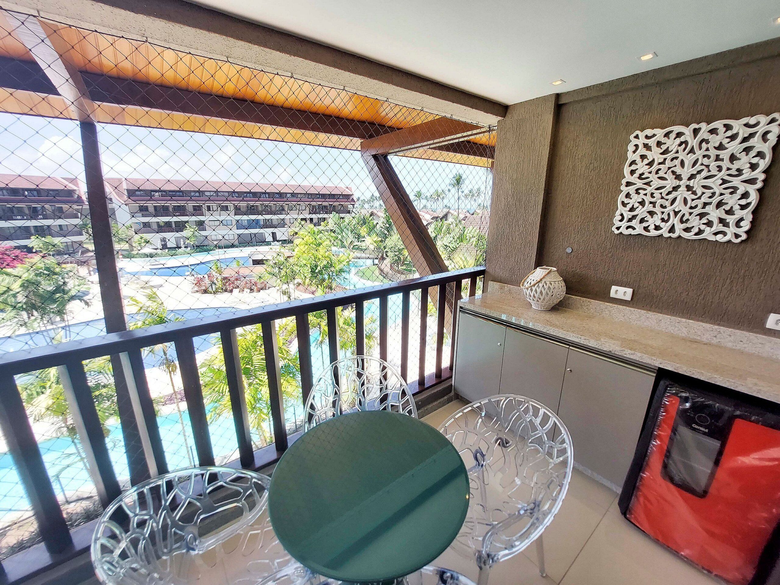 Familie appartement, terras, uitzicht op zwembad | Veranda
