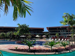2 piscinas al aire libre