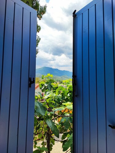 Joli Cabanon vue sur Serre de Barre