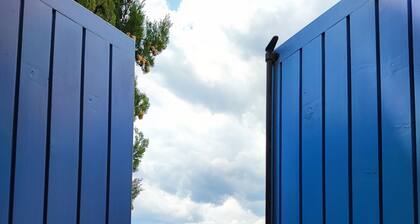 Joli Cabanon vue sur Serre de Barre