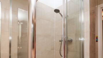 Cottage | Phòng tắm | Buồng tắm vòi sen