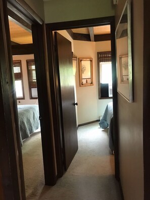 2 bedrooms, iron/ironing board, free WiFi, bed sheets - Cozy Townhouse, Greek Peak, Virgil, Cortland, NY (Virgil)