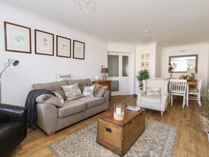 Cottage | Living room - Beach Side (Bridport)