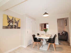 Cottage | Dining