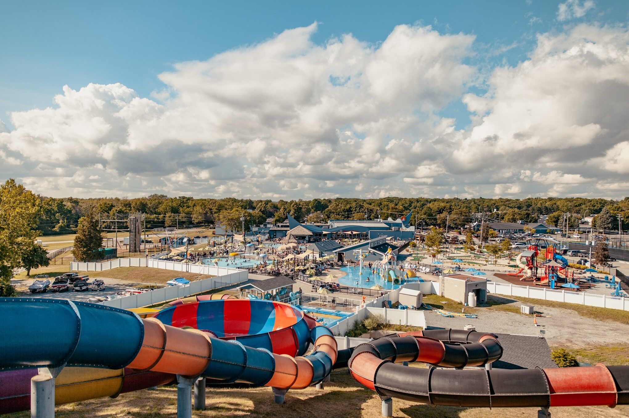 Alberca al aire libre y alberca climatizada