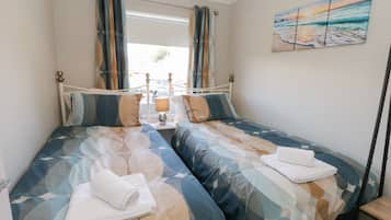Cottage | 2 bedrooms, individually decorated, individually furnished, free WiFi