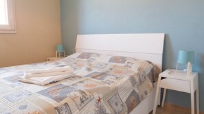 2 bedrooms, iron/ironing board, bed sheets