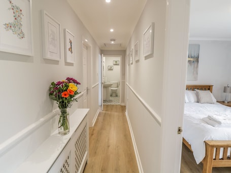 3 habitaciones, decoración personalizada y muebles diferentes