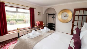 Cottage | 3 bedrooms, individually decorated, individually furnished, free WiFi