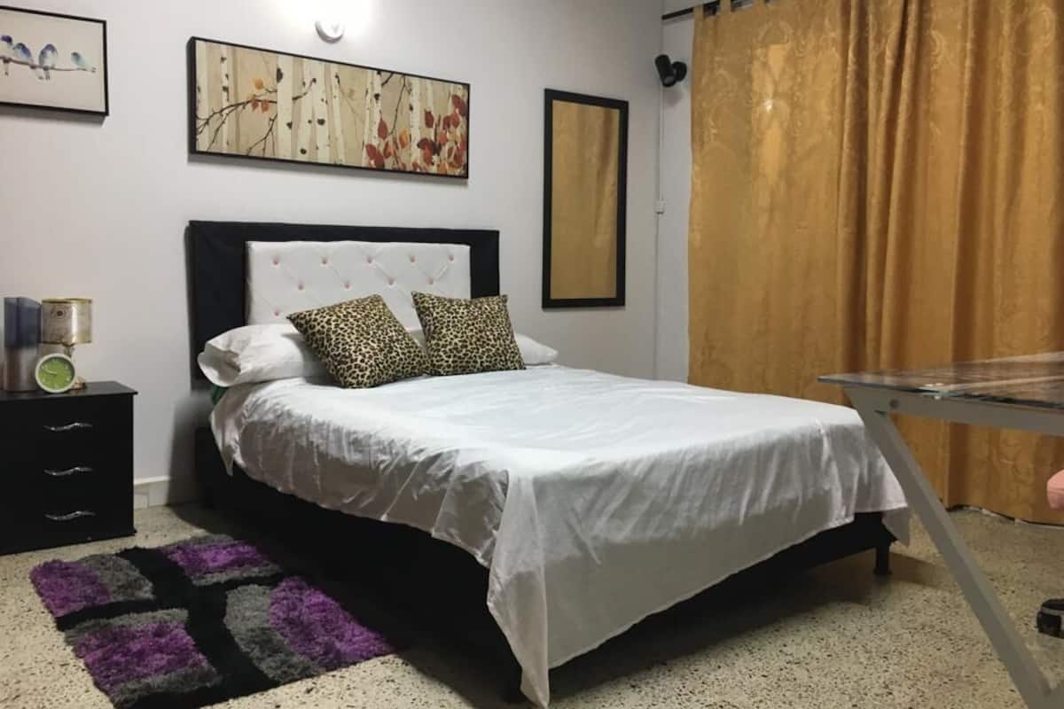 Decoración personalizada, muebles diferentes y escritorio
