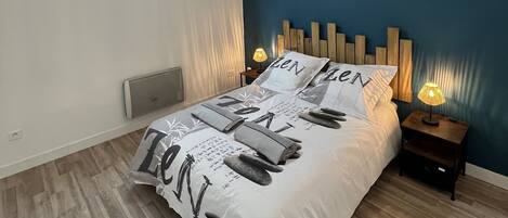 2 bedrooms, travel crib, free WiFi, bed sheets