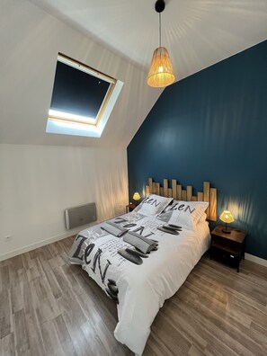 2 bedrooms, travel crib, free WiFi, bed sheets