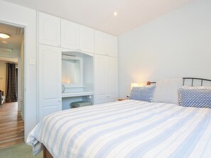 Cottage | 2 bedrooms, individually decorated, individually furnished, free WiFi