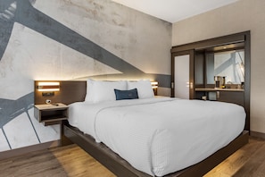 1 Schlafzimmer, hochwertige Bettwaren, Schreibtisch
