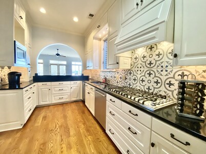 Memphis Dream House - 6 bedrooms - ON THE RIVER - Pool + Elevator + Gym + VIEWS