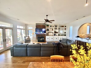 Smart TV, books, stereo